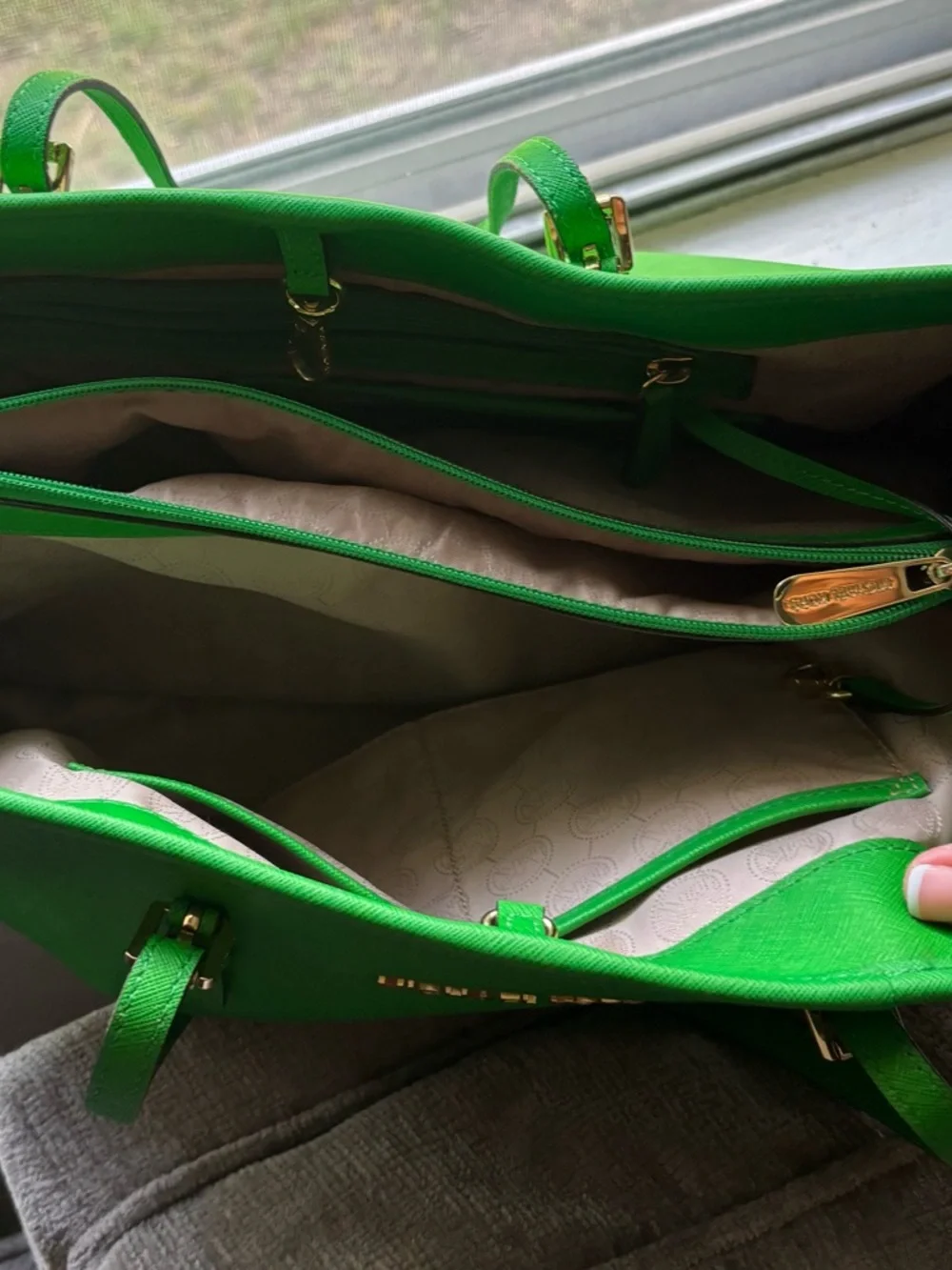 Michael Kors Emerald Green Saffiano Leather Tote with Gold Accents - Picture 2 of 6